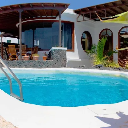 Oasis Tías